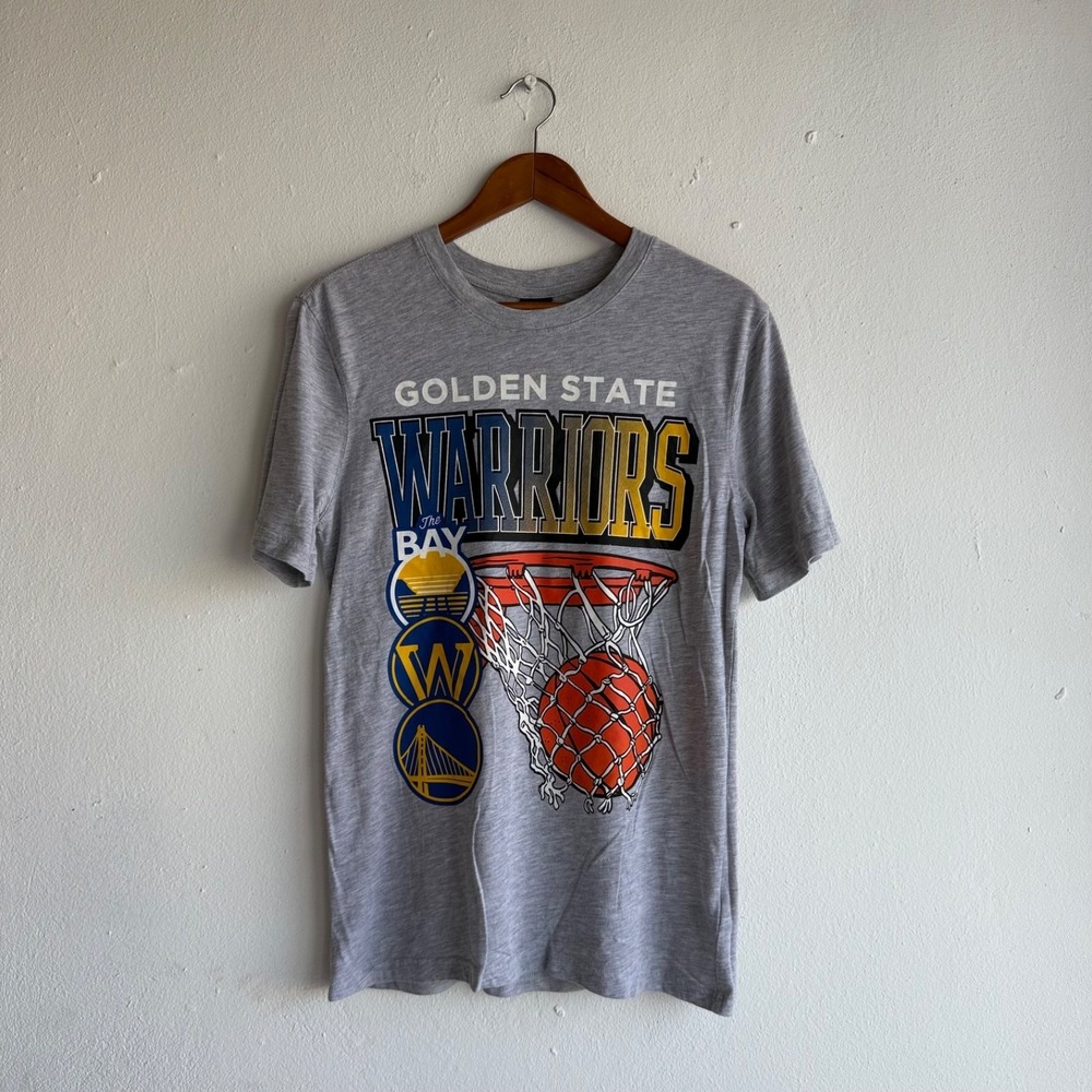 Golden State Warriors Basketball Tshirt Mens Size Small‎ Gray Graphic Tee NBA